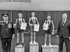 Золотой фонд Озинок:  школа греко-римской борьбы завоевала область!