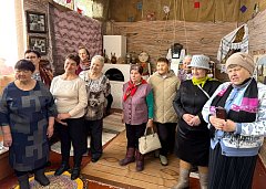 Получатели услуг Комплексного центра социального обслуживания Озинского района стали участниками познавательной программы «Традиции и обычаи казахского народа» в Доме дружбы.